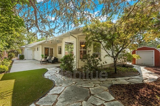 Building Photo - 2160 Dora Ln