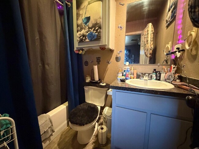 Building Photo - 2205 Cedar Ave