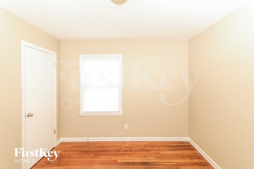 Building Photo - 2915 Falkirk Rd