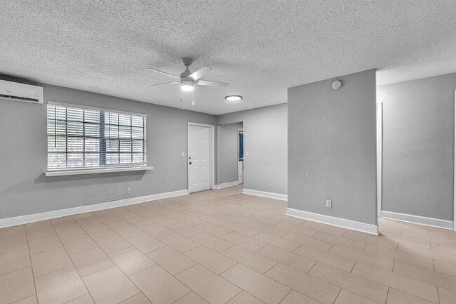 Building Photo - 626 SW 14th Ave