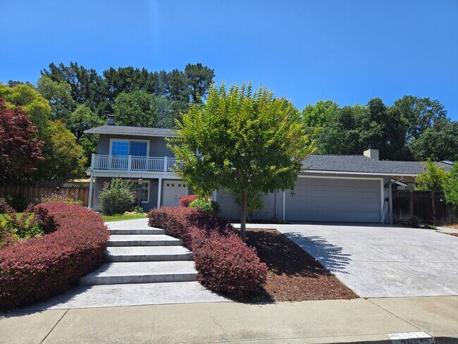 Building Photo - Stunning 4BD + Office Home with Pool in Li...