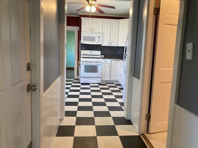 Building Photo - 30 Grant St