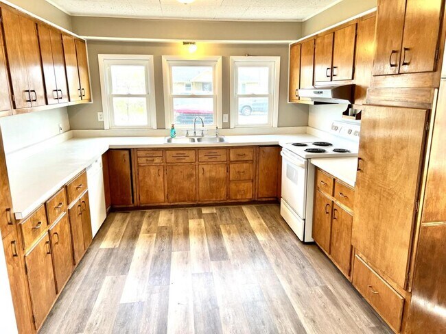 Building Photo - 252 Coovert St