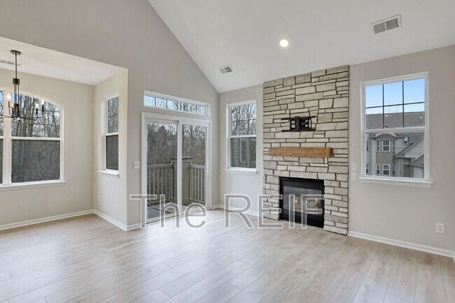 Building Photo - 10024 Sunrise Dr