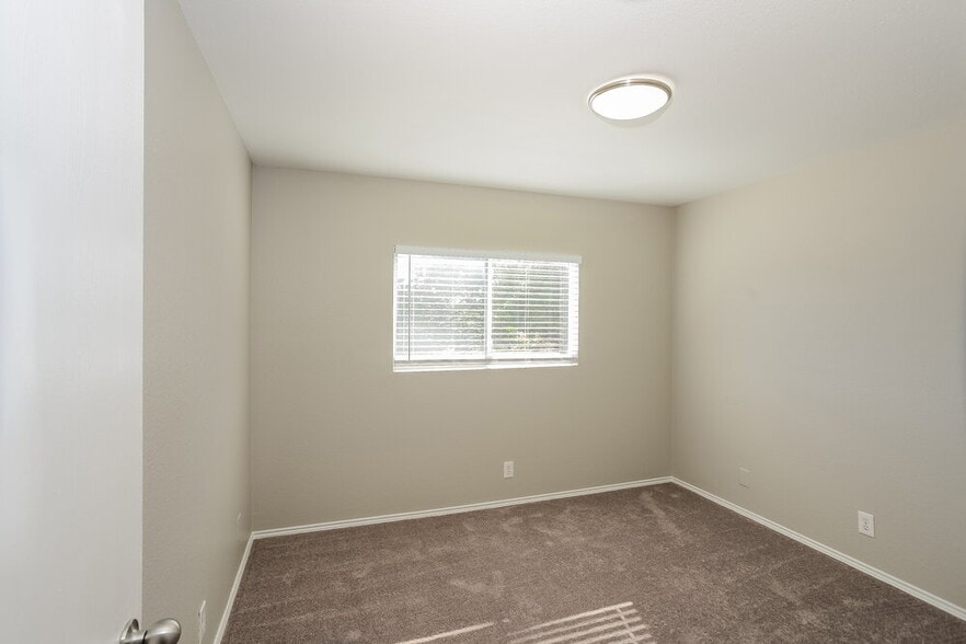 Building Photo - 25322 Longbranch Run