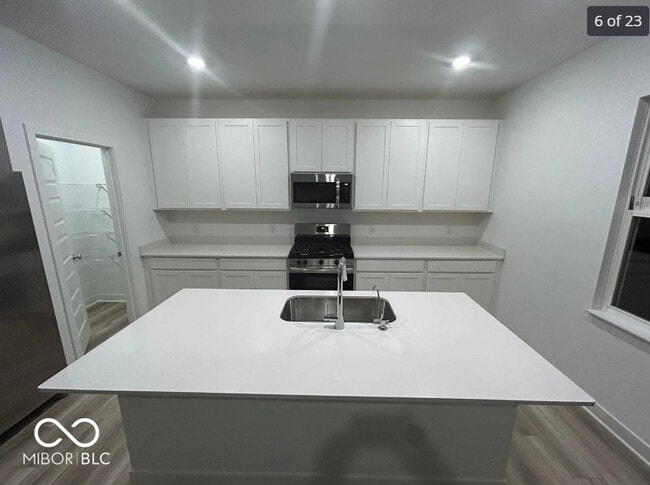 Building Photo - 729 Felix Dr