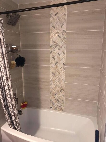 Building Photo - 610 Parkview Dr