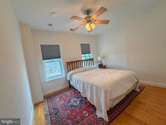 Building Photo - 318 11th St SE