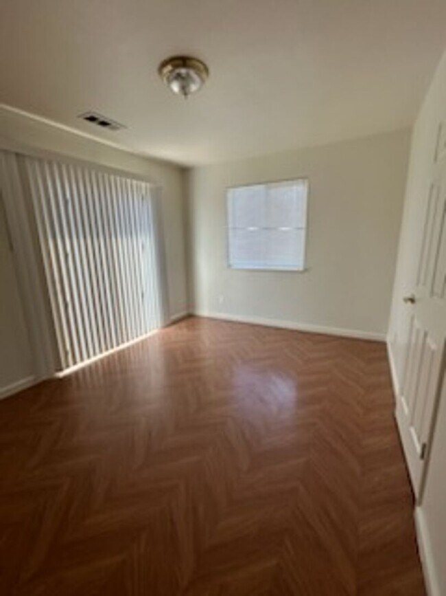 Building Photo - *Nice 3 BEDROOM House For $2100*