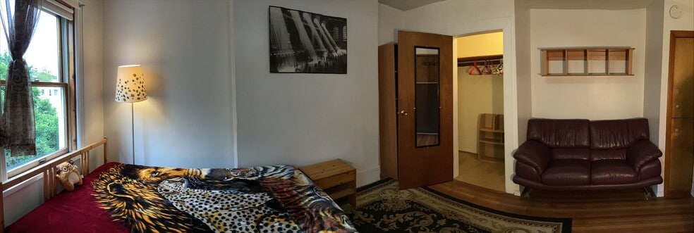 Building Photo - 122 India St