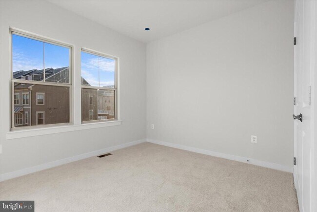 Building Photo - 1043 Venifena Terrace SE