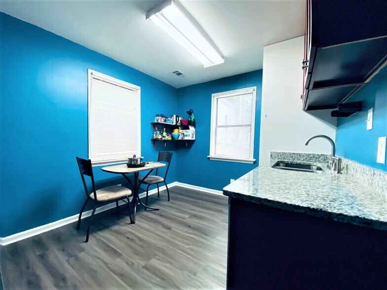 Kitchen - 1027 Curran St NW