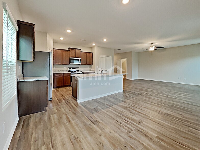 Building Photo - 4875 Bridle Path