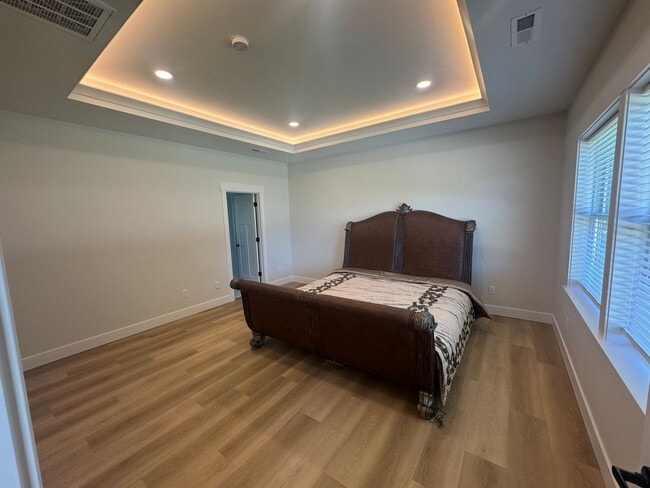 Building Photo - Home on 5 Private Acres with Gated Drive