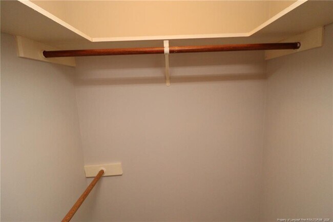 Building Photo - 118 Planetree Ln