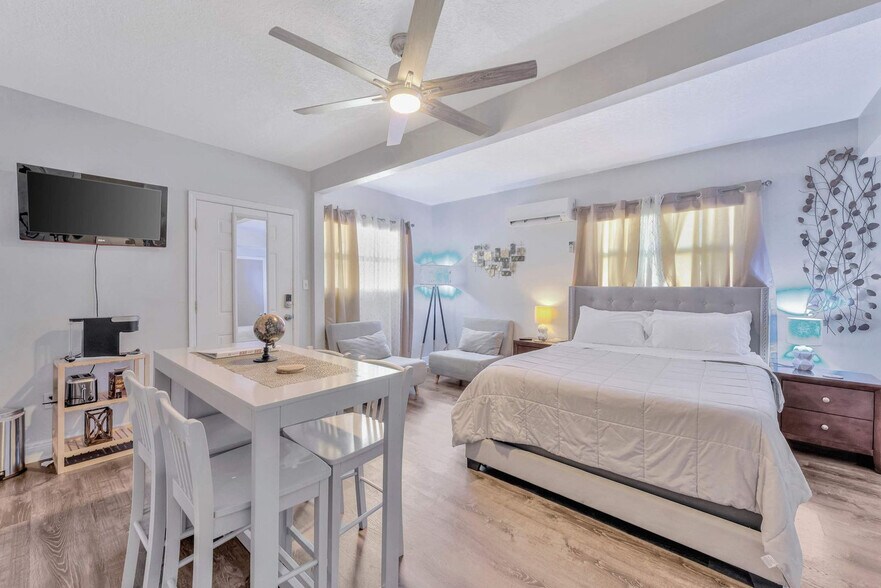 Building Photo - 3317 W St Conrad St