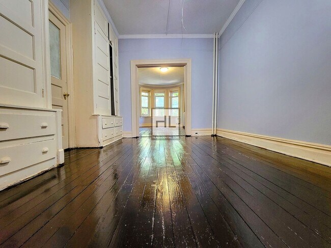 Building Photo - 70 AVENUE