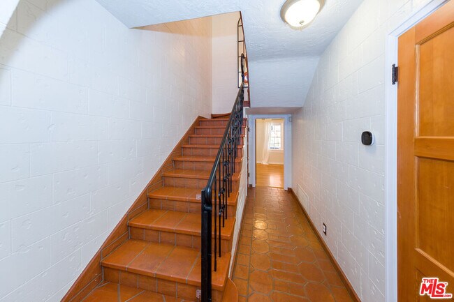Building Photo - 1335 Moncado Dr