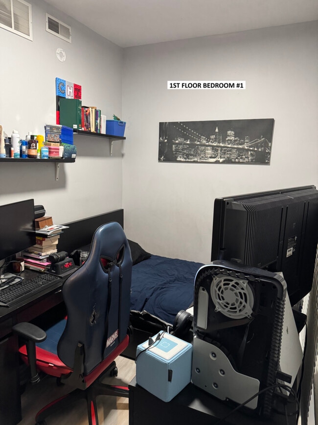 Building Photo - 2143 W 18th Pl