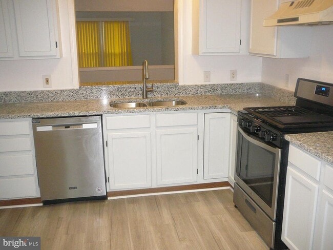 Building Photo - 302 Harrogate Rd