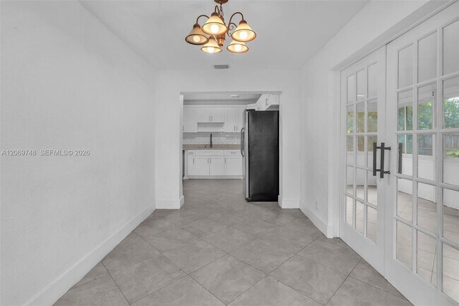 Building Photo - 1640 NE 33rd St