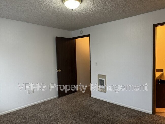 Building Photo - 5415 NE 34th St