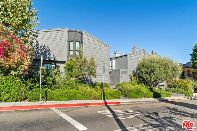 Building Photo - 880 Hilldale Ave