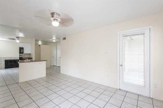 Building Photo - 3900 Woodchase Dr