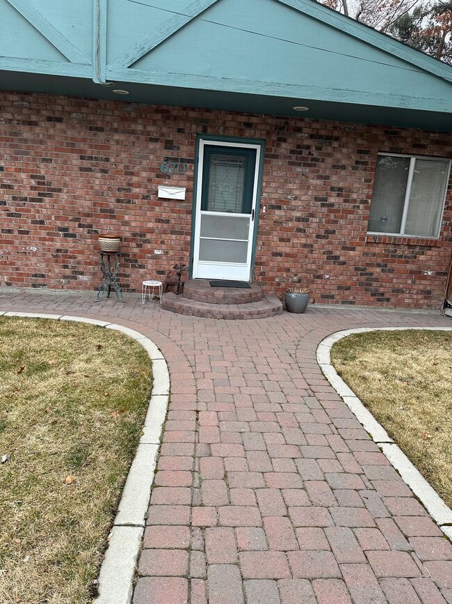 Primary Photo - 2 bedroom, 2 bath is just minutes from Mid...