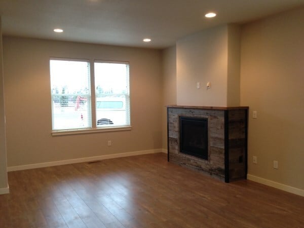 Building Photo - 3 Bedroom / 2.5 Bath Home in SE Bend