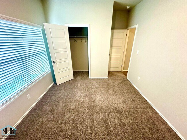 Building Photo - Welcome to this gorgeous 3-bedroom, 2-bath home in the heart of New Braunfels!