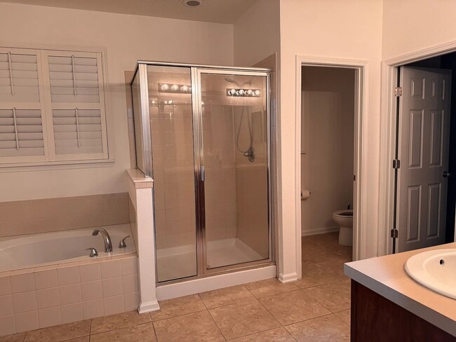 Building Photo - 1002 Wetland Ridge Cir