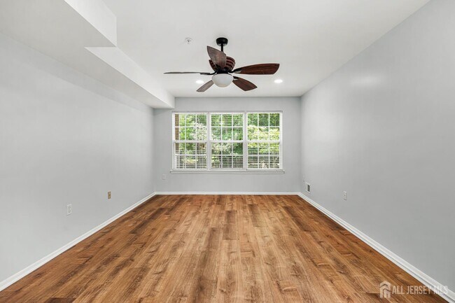 Building Photo - 230 Vasser Dr