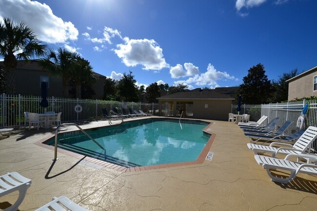 Building Photo - Fantastic 3 BR Townhome in Gated Winter Springs community with Pool and great schools