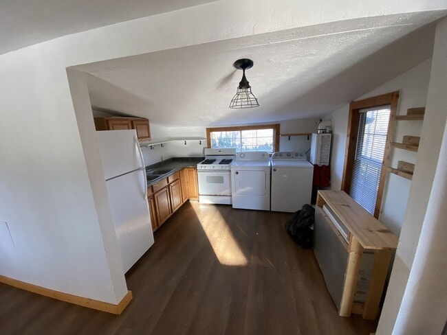 Building Photo - 390 Fall Creek Meadows Ln