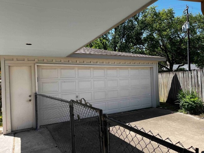 Building Photo - 8106 Mullins Dr