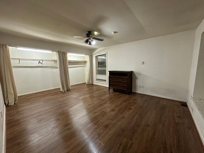 Building Photo - 8583 Seasons Way