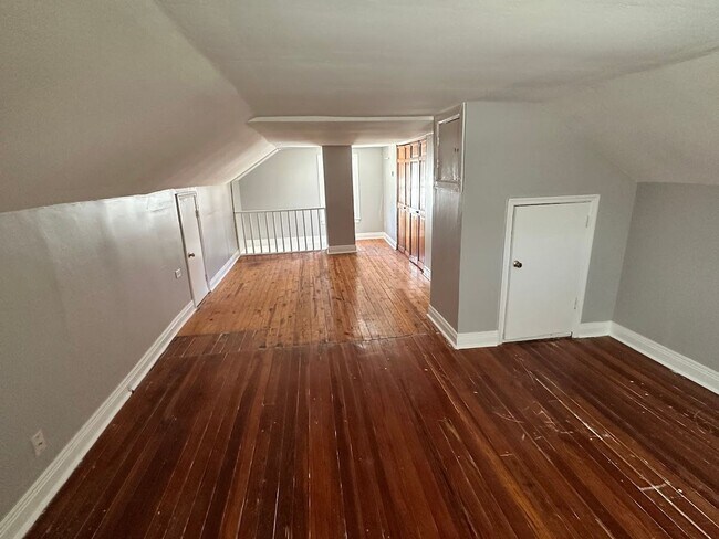 Building Photo - COMING SOON! Nice 2 BR House with Bonus Lo...