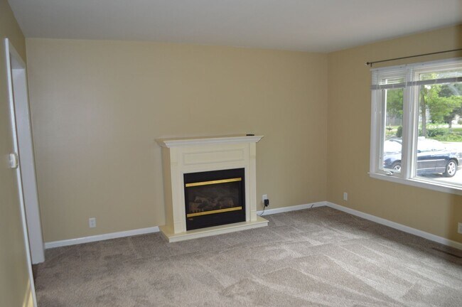 Building Photo - 1110 S Shore Dr