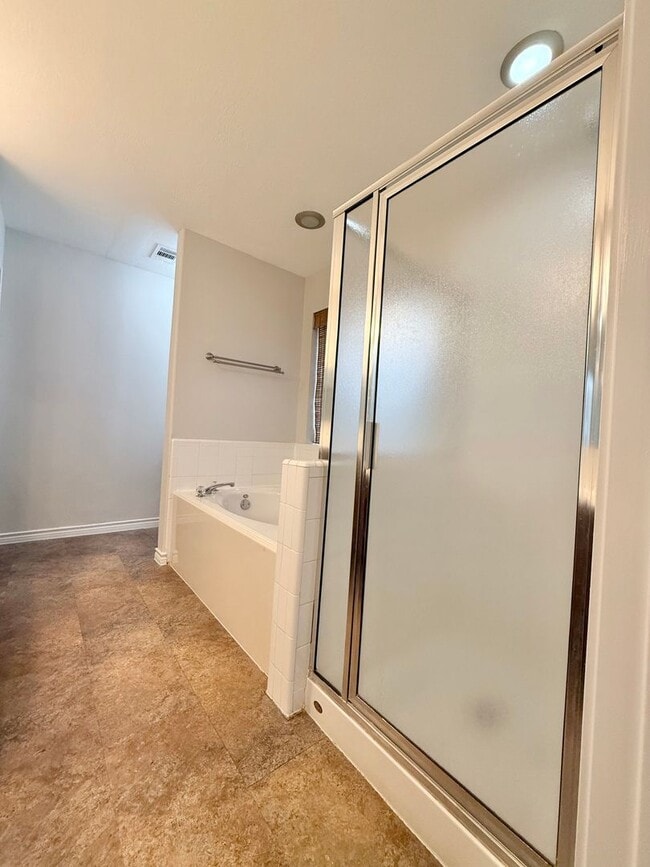 Building Photo - Beautiful One Story Home