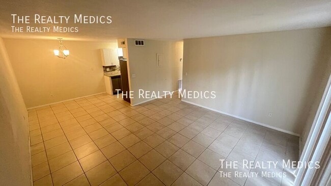 Building Photo - 2130 Forest Knoll Dr NE