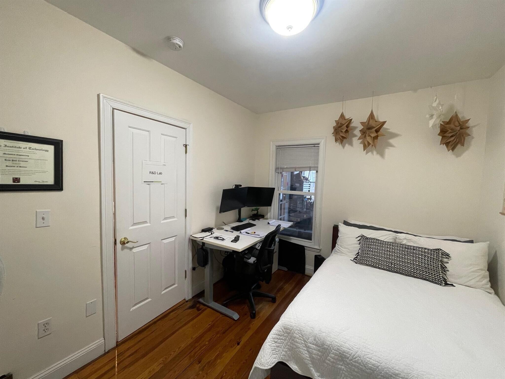 Building Photo - 23 Hall St