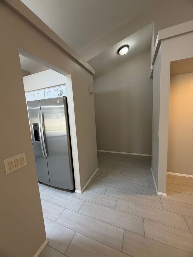 Building Photo - Newly Remodeled Glendale Home