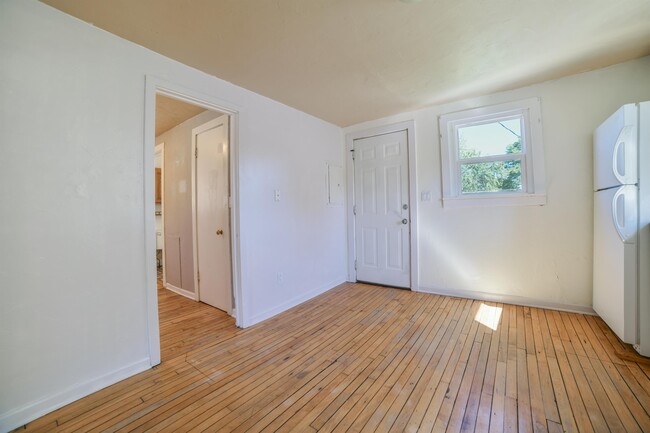 Building Photo - 309 1/2 S Erie Street
