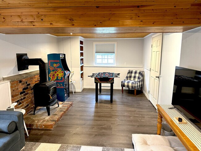 Building Photo - 57 Curt Blvd