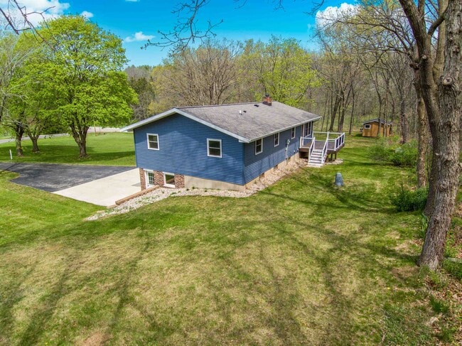 Building Photo - 1870 Sand Ridge Ct