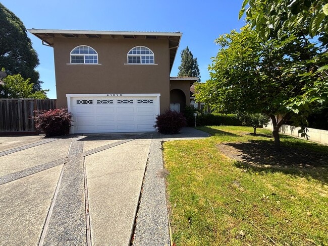 Building Photo - Beautiful 4 bedroom, 3 bathroom two-story home for rent in the highly desirable Mission San Jose ...