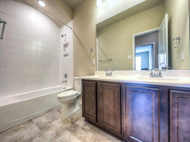 Building Photo - 1530 Holly Chase Ct