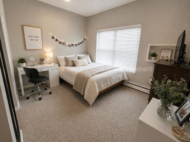 Building Photo - 600 8th St S