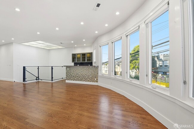 Building Photo - 526 Silver Ave